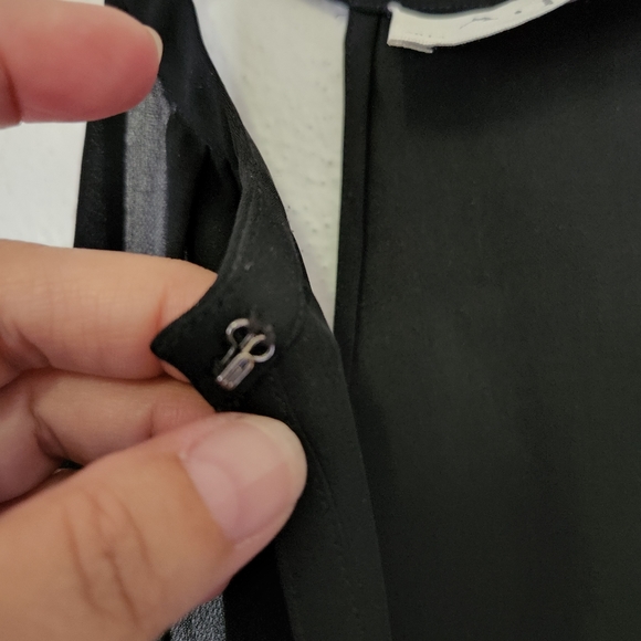 A.L.C./ Black Silk Moran Keyhole Sleeveless Top - Picture 5 of 9